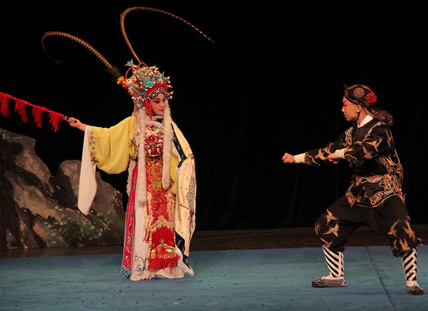 是誰把中原文化傳到匈奴，使之變得繁榮昌盛？是誰舍身救國遠嫁匈奴，才保得漢朝百姓免于戰爭之中？她是在孫蕡詩...