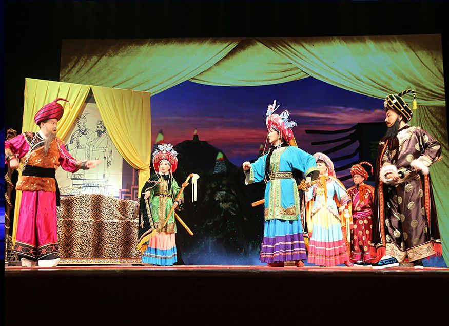 該劇選自曾獲文化部創作一等獎、演出一等獎的劇目《奢香夫人》:明朝年間南疆初定，奢香被馬曄辱打之后，水西四...