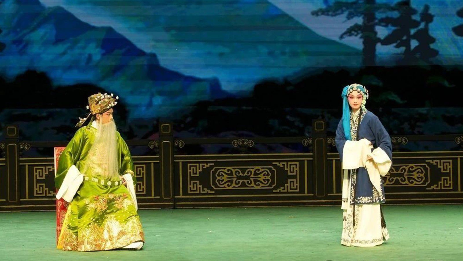  2025年6月22日晚，湖北戲曲藝術中心檀板輕敲，貴州省黔劇院攜經典折子戲《搬窯》參演第四屆全國戲曲（南方片）會演。該劇以&ldquo;戲脈純正、表演精到&rdquo;的藝術品格，贏...